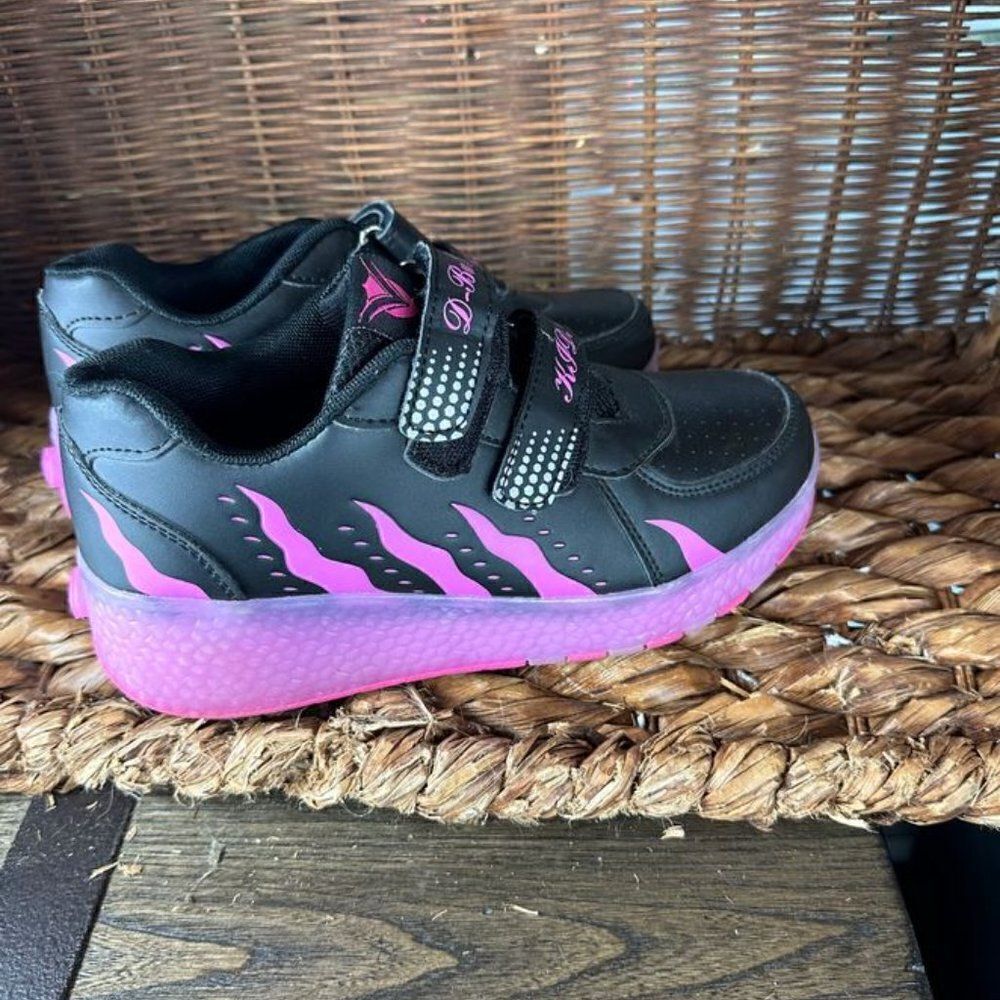 Roller Wheels LED Glow Shoes Women's Sneakers Pink Black Sz 38‎